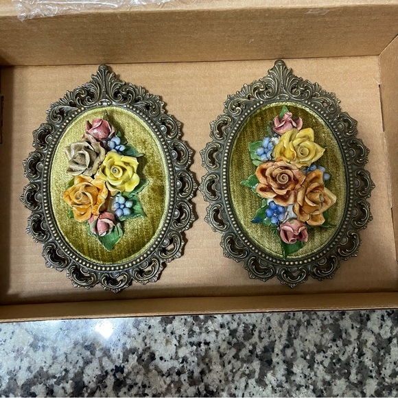 VINTAGE Set of 2 Capodimonte Porcelain Framed 3D Floral Mural Wall Plaques - Picture 14 of 16
